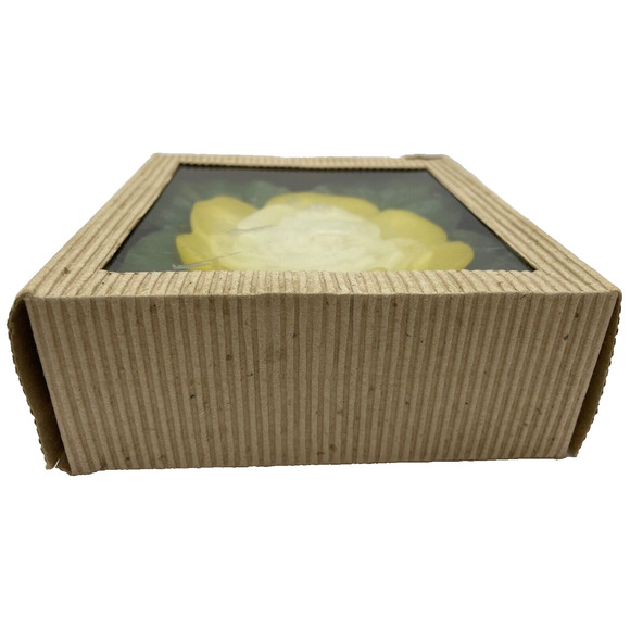 Large 6.5" Yellow and White Flower Lightly Scented Candle ONLY -NEW - Picture 9 of 9